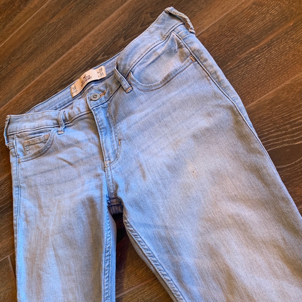 Light wash Hollister super skinny jeans!